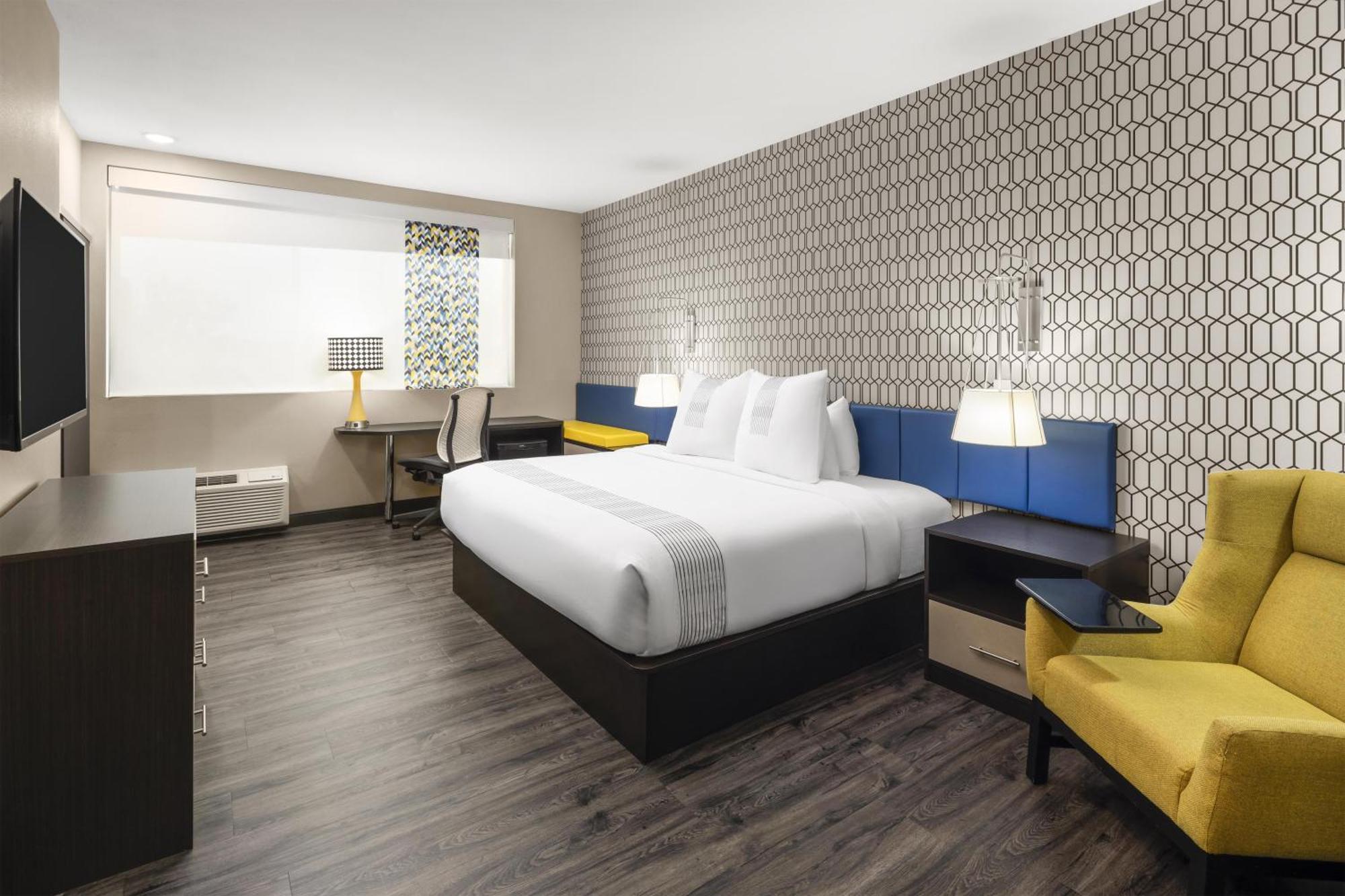 King Room with Bath Tub - Disability Access